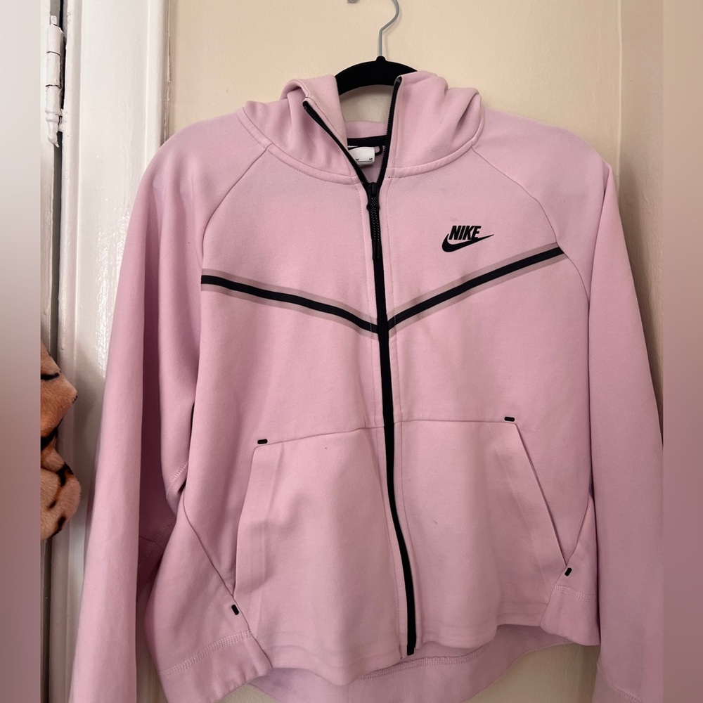 Women pink Nike tech